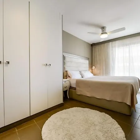 Bonito Borumbot Con Vista Al Mar